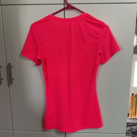 Nike Dri-Fit Hot Pink Top Size M - Picture 3 of 4